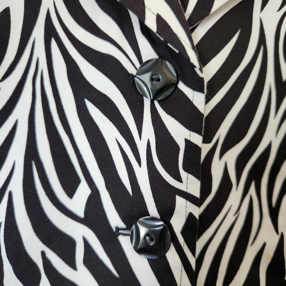 Collections for Le Suit Zebra Jacket, Size 4P - Picture 3 of 7